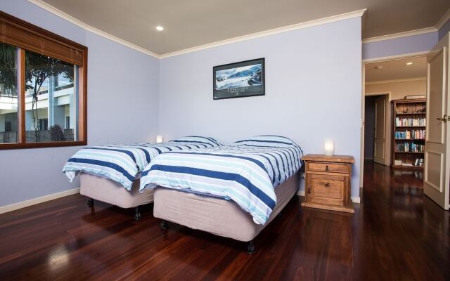 Tura Beach House On Pacific Way