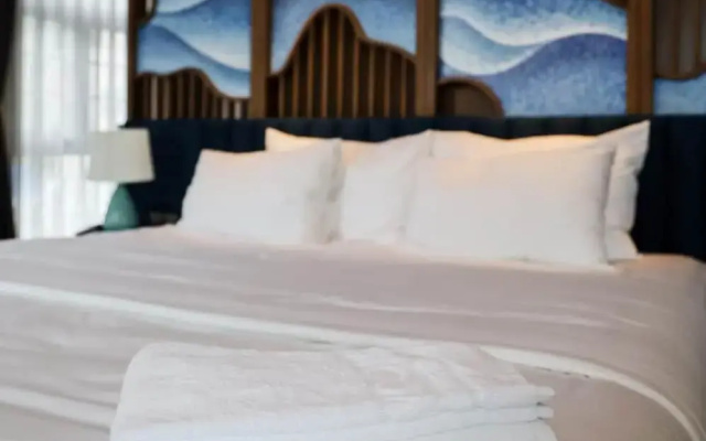 The Moon Boutique Hotel Cat Ba