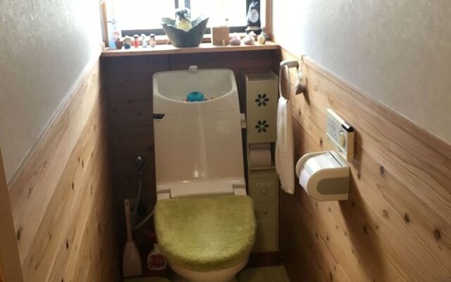 HEARTLAND HOUSE - Female Only & Couple Only