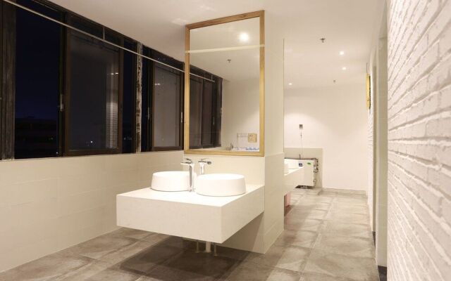 Phoenix Egg Youth Hostel