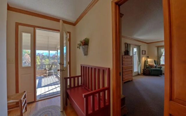 Lilly's Mountain Getaway - 4 Br Home