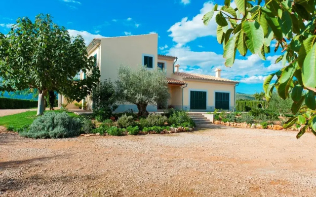 Villa in Sa Pobla With Private Pool & Beaches