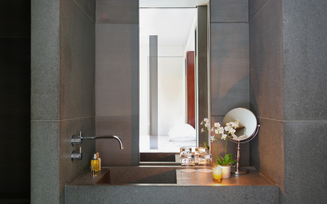 Grosvenor House Suites