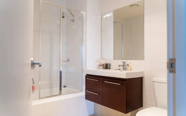 Modern 2 Bedroom Apartment In Brunswick