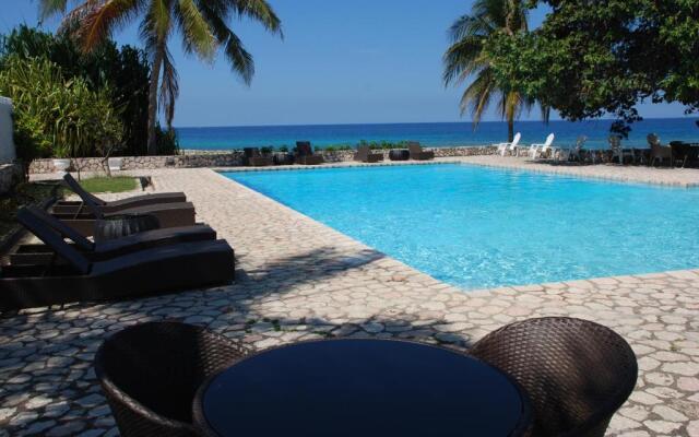 Luxury Villa sleeps 6, Beach Access, Montego Bay