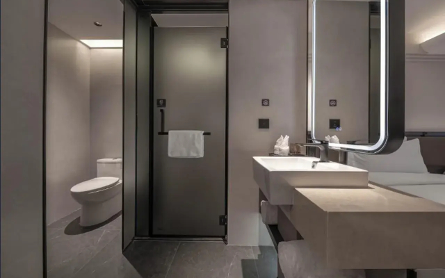Cnhol Radient Hotel