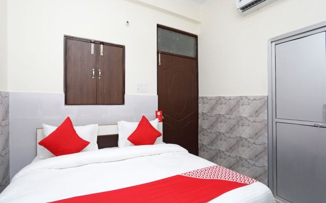 OYO 11762 Trimurti Guest House