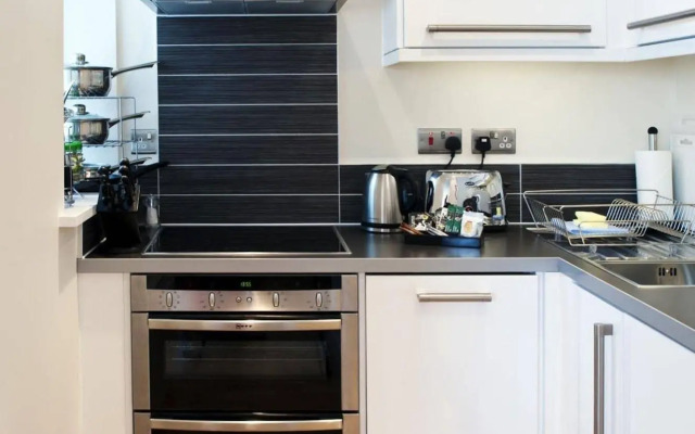Your Space Apartments - Byron House Studio