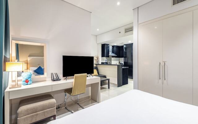 SuperHost - Chic Studio on the 16th Floor in Business Bay