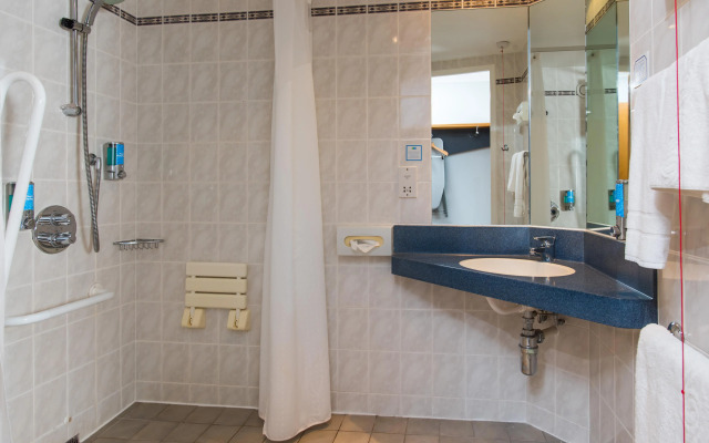 Holiday Inn Express Swindon - West by IHG