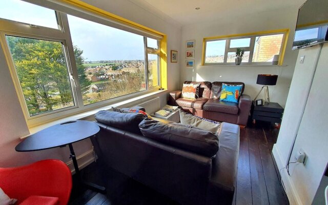 3 Bed House, Stunning Views And Free Parking