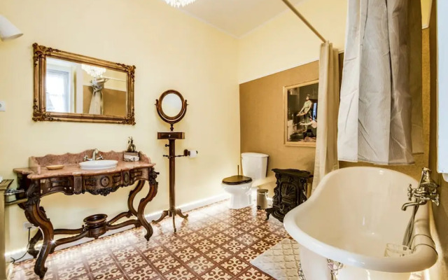 LUXa Charm House