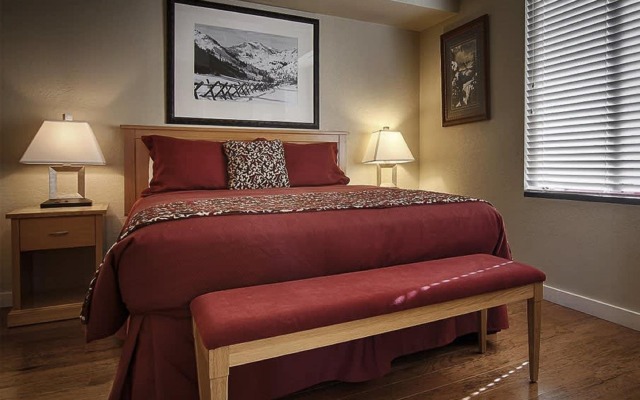 Squaw Valley Lodge