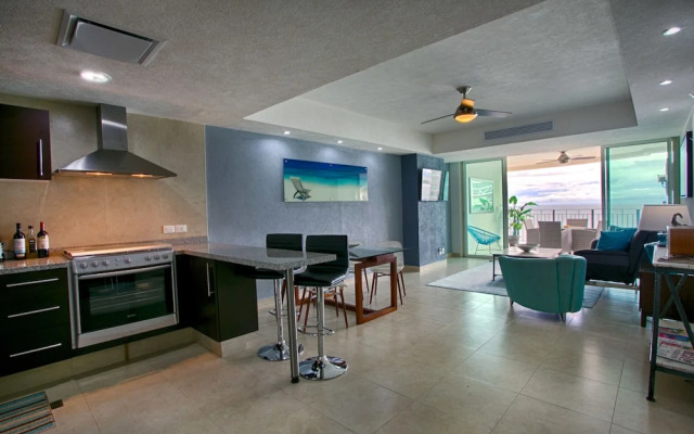 24th Floor Beachfront 1 Bedroom