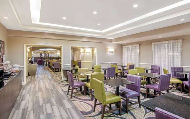 La Quinta Inn & Suites San Antonio Airport