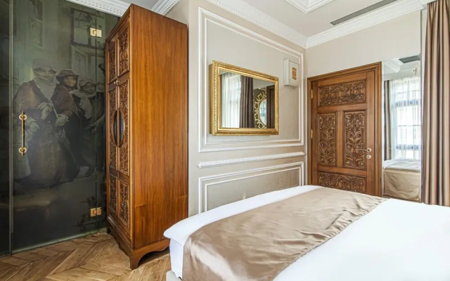 Gorgeous Studio in Historic Mansion in Beylerbeyi