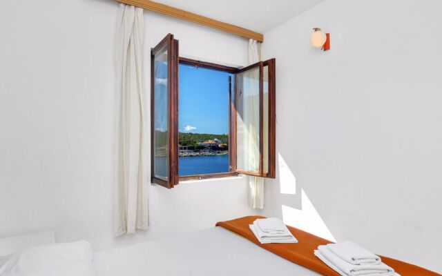 Apartment Cico Hvar/Pokrivenik 7177