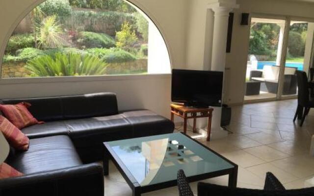 Belle villa à Saint Raphaël dans clos privé