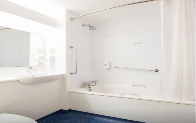 Travelodge Wakefield Woolley Edge M1 Northbound