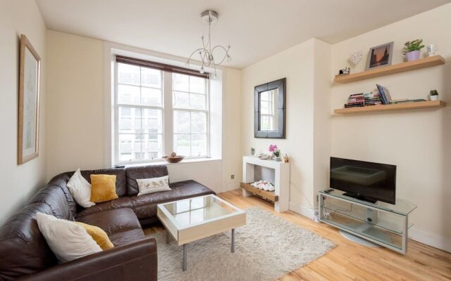 Cute 2 Bedroom Apt With View Of The Castle