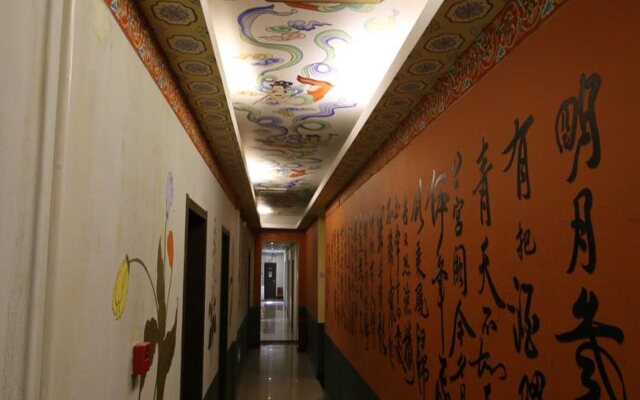 Happy Dragon.Saga Youth Hostel