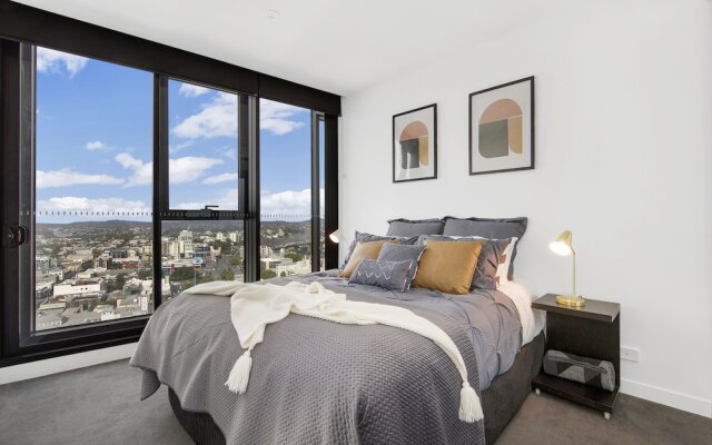 Breathtaking Views - Inner City Pad