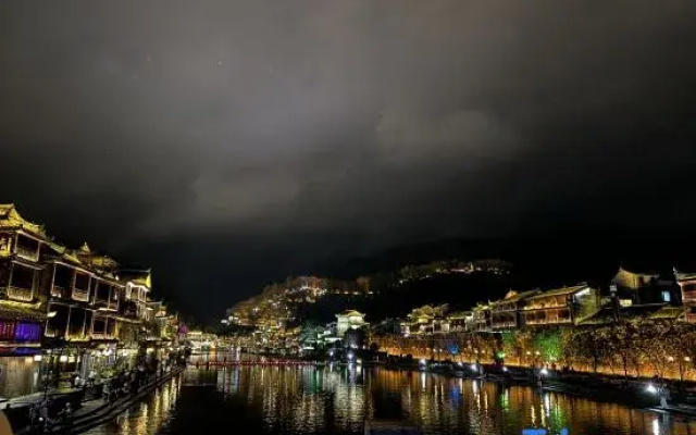 Yunshuiyao Serene Courtyard Homestay (Fenghuang Ancient Town)