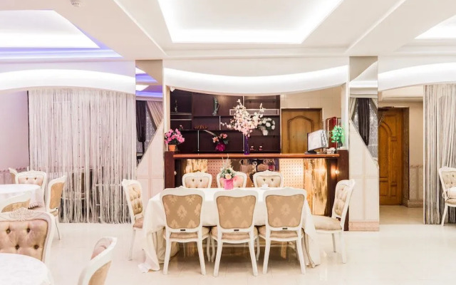 Paradise Hotel