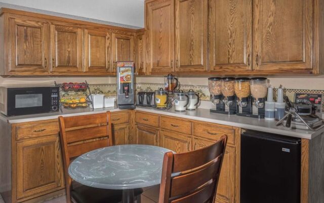 Baymont Inn & Suites Macon I-475