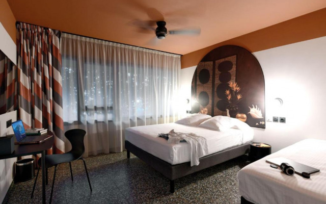 Dina Morgabine Saint Denis