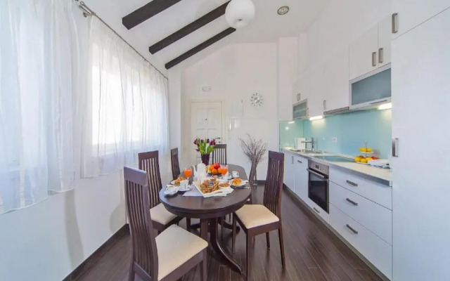 4B Apartments