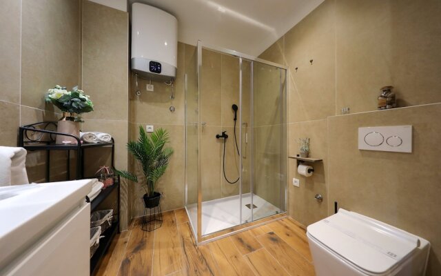 Aldo Apartments Center