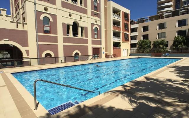 Ample Space In This 1 Bed Apt Also With Pool/Gym