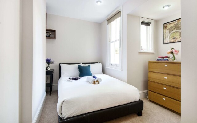 The Eardley Crescent Apartment - BAJ