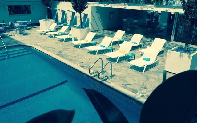 Beverly Laurel Hotel at West Hollywood