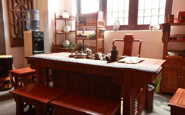 阳光纳里客栈(开封清明上河园店)