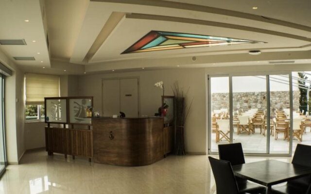 Junior Hotel