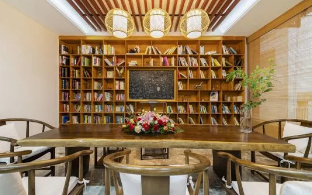 Bai Yu Ting Shan Zhu Hotel