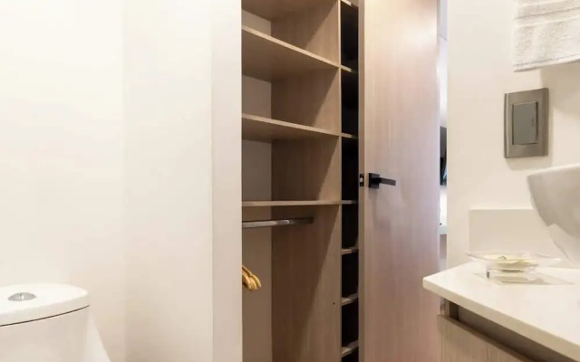 Cozy 3 BR w/ Balcony in Laureles Medellín