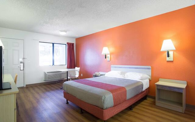 Motel 6 Kingman, AZ - Route 66 West