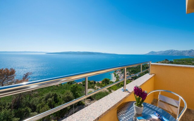 Amazing Apartment in Krvavica With Wifi