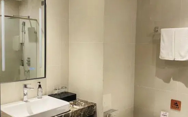 Homeinn Selected Hotel (Chifeng Railway Station Songshan Wanda Plaza)