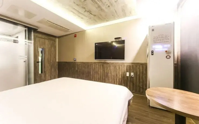 Gimhae Jangyu AM Hotel