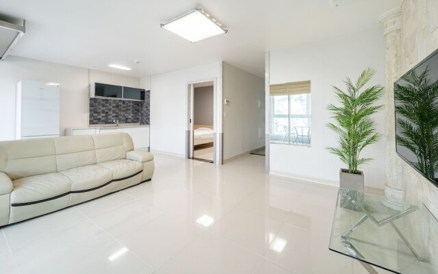 Pohang Pinewave Sea & Spa Pension