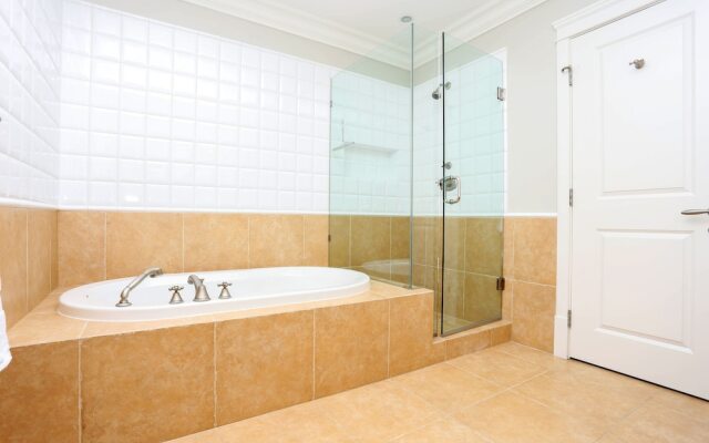 Charming Suite Cypress by Elevate Rooms