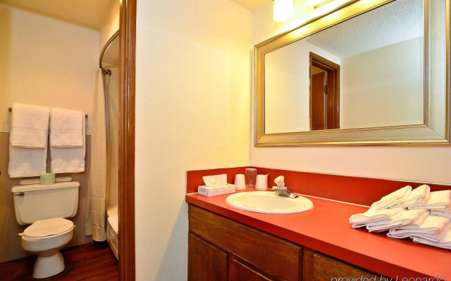 OYO Hotel St. Helens, OR