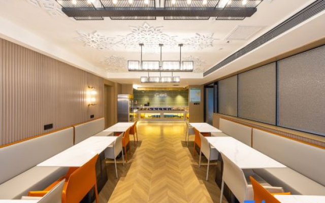 Starway Hotel (Wuwei Wanjia International Plaza) – Business – Wuwei