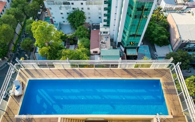 Salute de Sailing Tower - Palace Garden