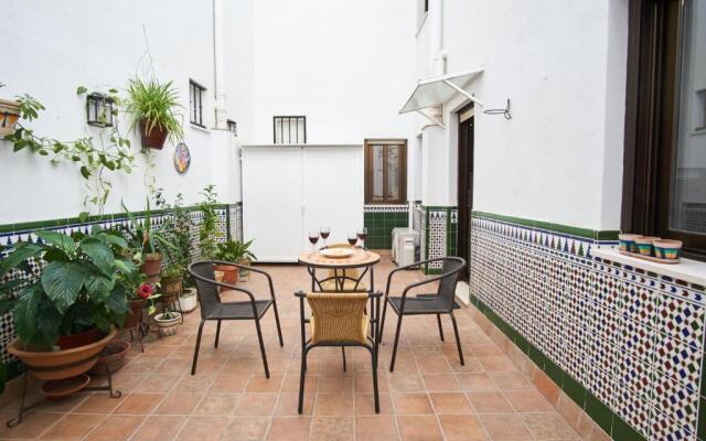 Rodrigo Triana Courtyard by Valcambre