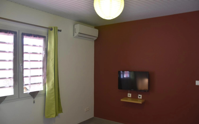 Haut de villa dans son écrin de verdure